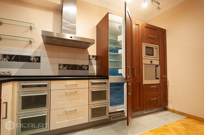 Īrei pieejams saulains un mājīgs 4 istabu dzīvoklis Rīgas Klusajā centrā, prestižajā Rīga - foto 18