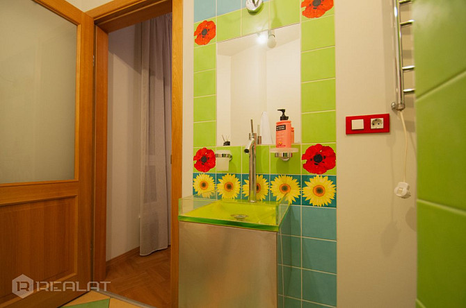 Īrei pieejams saulains un mājīgs 4 istabu dzīvoklis Rīgas Klusajā centrā, prestižajā Rīga - foto 17