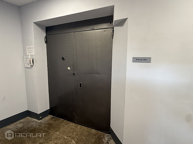 Iznomā  telpas 750 m2. platībā.   + 2. stāvs  + Kravas lifts 2.5 t.  + Stratēģiski izdevīgā Rīga - foto 9