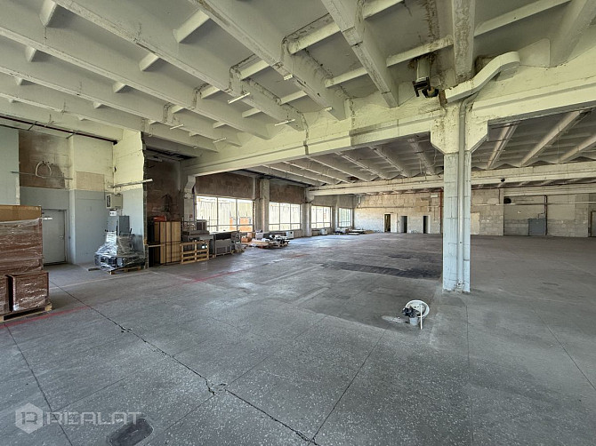Iznomā  telpas 750 m2. platībā.   + 2. stāvs  + Kravas lifts 2.5 t.  + Stratēģiski izdevīgā Rīga - foto 13