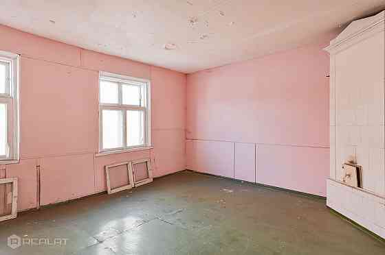 Pārdod daudzdzīvokļu māju Rīgas centrā Brīvības ielā ar kopējo platību 598 kv. m.  Ēkā ir 3 dzīvokļi Rīga