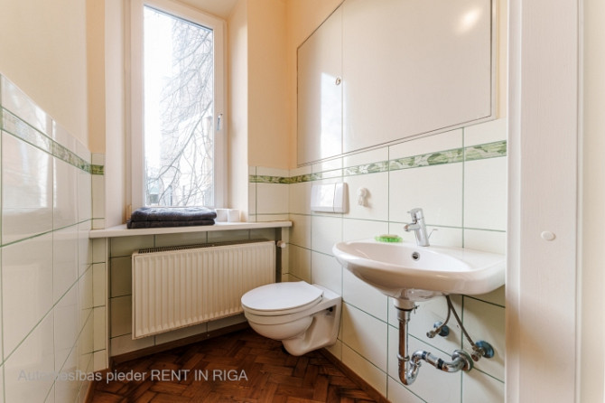 Pārdod mājīgu un gatavu apdzīvošanai privātmāju Rīgas centrā! Šī ir māja, kur satiekas Rīga - foto 12