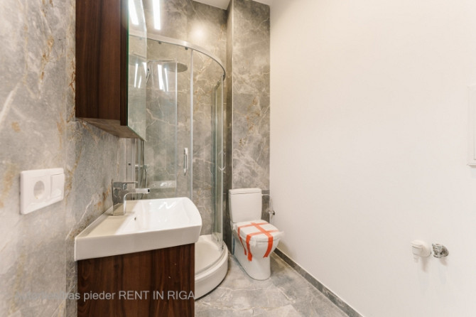 Iegādei pieejams studio tipa dzīvoklis renovēta ēka pašā Rīgas centrā.  Šī ir lieliska Rīga - foto 14