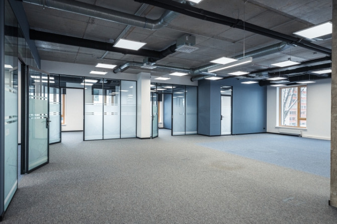 EKSKLUZĪVS PIEDĀVĀJUMS TIKAI NOVEMBRĪ:   Nomniekiem - 3 mēnešu nomas brīvdienas!  Biroju telpas A kl Рига - изображение 12