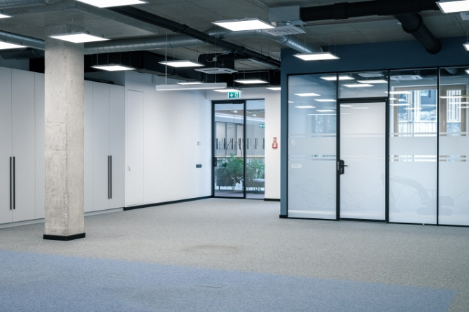 EKSKLUZĪVS PIEDĀVĀJUMS TIKAI NOVEMBRĪ:   Nomniekiem - 3 mēnešu nomas brīvdienas!  Biroju telpas A kl Рига - изображение 11