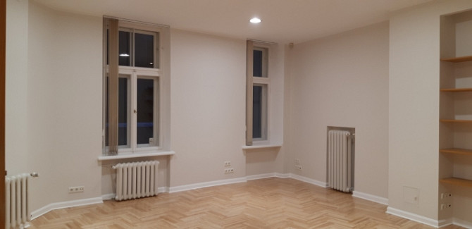 nomai tiek piedāvāts neliels birojs sakārtota nama pirmajā, beletāžas stāvā. Biroja Rīga - foto 1