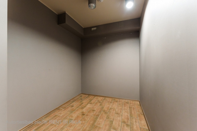 Piedāvājam uz nomu modernas komerctelpas ar kopējo platību 125 m prestižā Rīgas rajonā - Rīga - foto 4