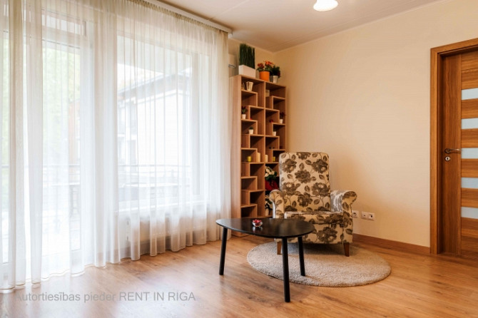 Tiek izīrēts 3-istabu dzīvoklis jaunajā projektā. Divas izolētas guļamistabas, virtuve Rīga - foto 18