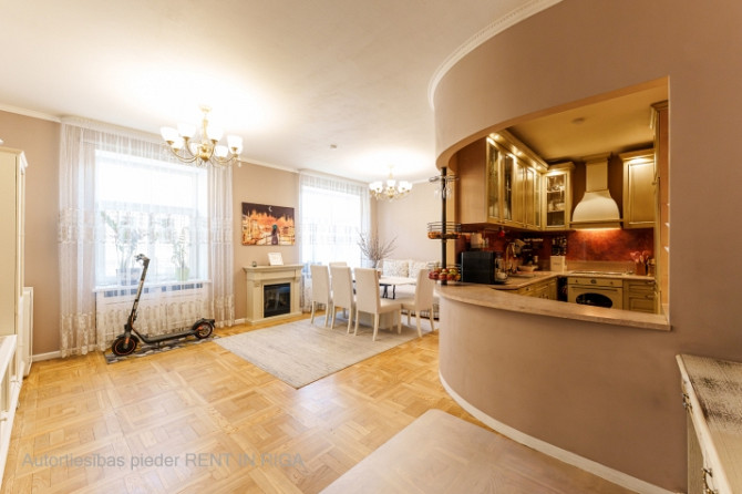 Pārdod 4 istabu dzīvokli ar augstvērtīgu remontu!  Elegants dzīvoklis jūgendstila ēkā Rīga - foto 10