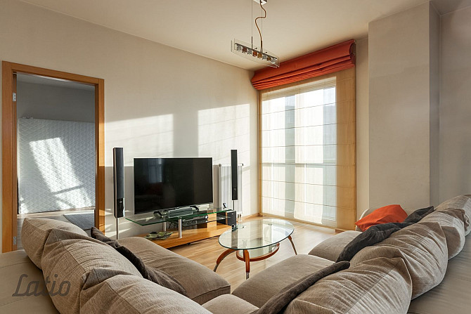 Pārdod plašu un saulainu, izvietotu ēkas dienvidu pusē, trīs istabu dzīvokli netālu no Rīga - foto 15