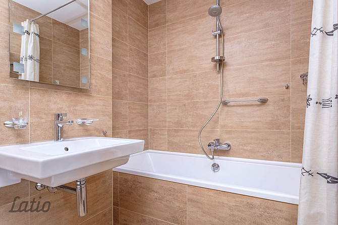 Pārdod 3 istabu dzīvokli Purvciemā, var pārbūvēt un izveidot 4 istabu dzīvokli. Logi vērsti uz saula Рига - изображение 10