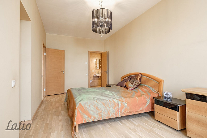 Pārdod 3 istabu dzīvokli Purvciemā, var pārbūvēt un izveidot 4 istabu dzīvokli. Logi vērsti uz saula Рига - изображение 9