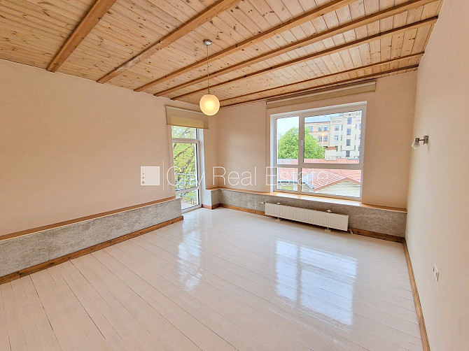Renovēta māja, iežogota teritorija, ieeja no pagalma, kāpņu telpa pēc kosmētiskā remonta, Rīga - foto 6