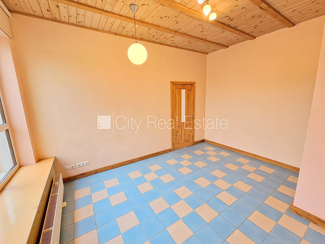 Renovēta māja, iežogota teritorija, ieeja no pagalma, kāpņu telpa pēc kosmētiskā remonta, Rīga - foto 15