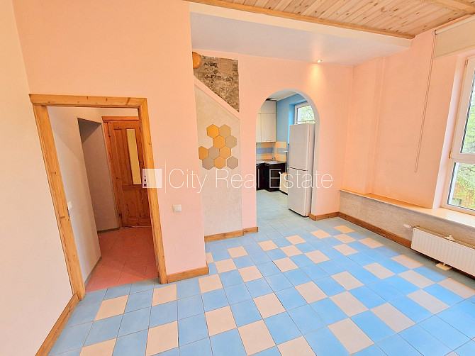 Renovēta māja, iežogota teritorija, ieeja no pagalma, kāpņu telpa pēc kosmētiskā remonta, Rīga - foto 20