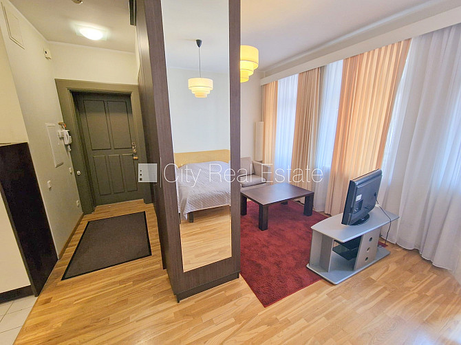 Renovēta māja, labiekārtots apzaļumots pagalms, slēgts pagalms, ir lifts, balkons, logi Rīga - foto 4