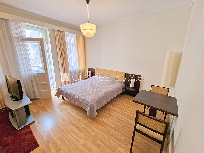 Renovēta māja, labiekārtots apzaļumots pagalms, slēgts pagalms, ir lifts, balkons, logi Rīga - foto 7
