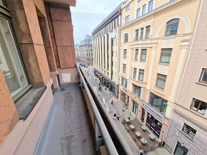 Renovēta māja, labiekārtots apzaļumots pagalms, slēgts pagalms, ir lifts, balkons, logi Rīga - foto 13