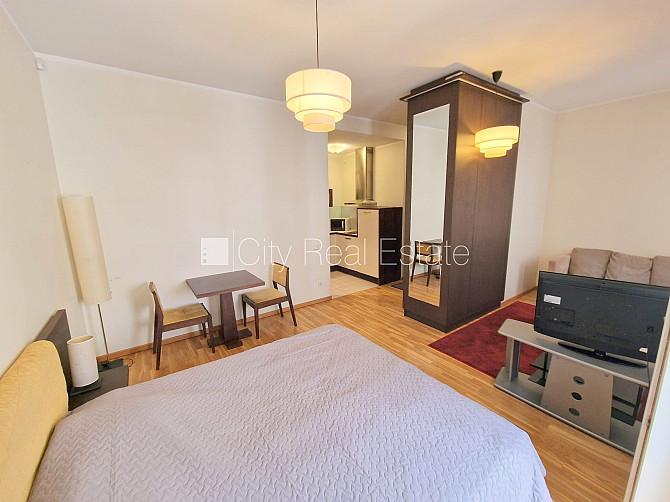 Renovēta māja, labiekārtots apzaļumots pagalms, slēgts pagalms, ir lifts, balkons, logi Rīga - foto 8