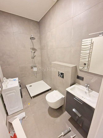 Fasādes māja, renovēta māja, slēgta teritorija, ieeja no ielas un pagalma, ir lifts, kāpņu Rīga - foto 10