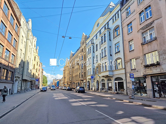 Fasādes māja, renovēta māja, slēgta teritorija, ieeja no ielas un pagalma, ir lifts, kāpņu Rīga - foto 18