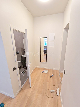 Fasādes māja, renovēta māja, slēgta teritorija, ieeja no ielas un pagalma, ir lifts, kāpņu Rīga - foto 9