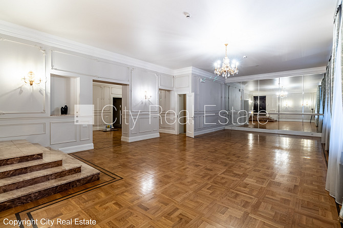 Jaunceltne, slēgts pagalms, ieeja no pagalma, ir lifts, divi balkoni 3 m2, terase 29,20 m2, logi Rīga - foto 1