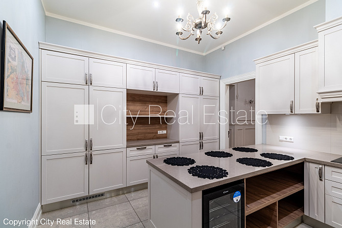 Jaunceltne, slēgts pagalms, ieeja no pagalma, ir lifts, divi balkoni 3 m2, terase 29,20 m2, logi Rīga - foto 13