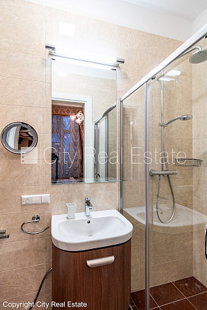 Jaunceltne, slēgts pagalms, ieeja no pagalma, ir lifts, divi balkoni 3 m2, terase 29,20 m2, logi Rīga - foto 20