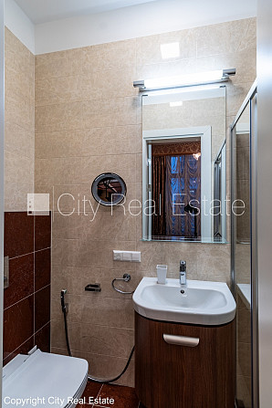 Jaunceltne, slēgts pagalms, ieeja no pagalma, ir lifts, divi balkoni 3 m2, terase 29,20 m2, logi Rīga - foto 19