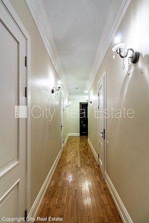 Jaunceltne, slēgts pagalms, ieeja no pagalma, ir lifts, divi balkoni 3 m2, terase 29,20 m2, logi Rīga - foto 14