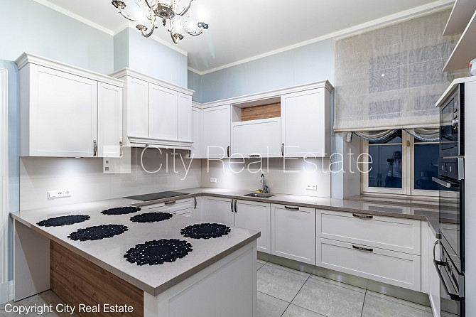 Jaunceltne, slēgts pagalms, ieeja no pagalma, ir lifts, divi balkoni 3 m2, terase 29,20 m2, logi Rīga - foto 10