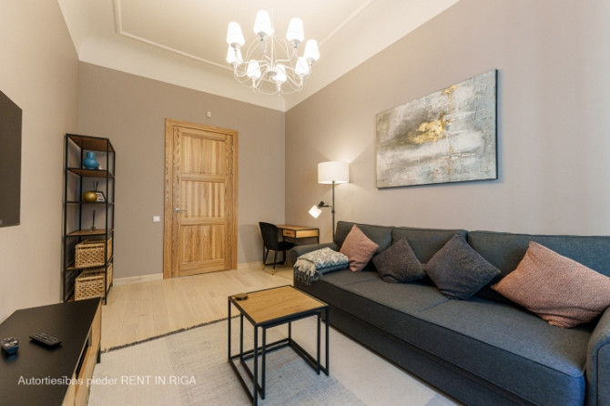 2-room apartment on Dzirnavu Street 31, in the quiet center of Riga  Available for rent from June 1. Рига - изображение 1