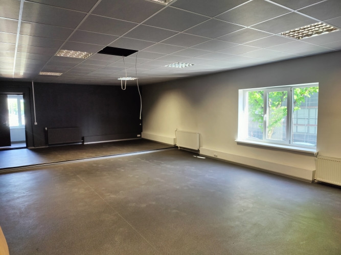Biroja telpas Torņakalnā.  + 2 telpas (70 + 24m2) kā arī 2 mazas (3 + 3m2) noliktavas telpas; + Rīga - foto 4