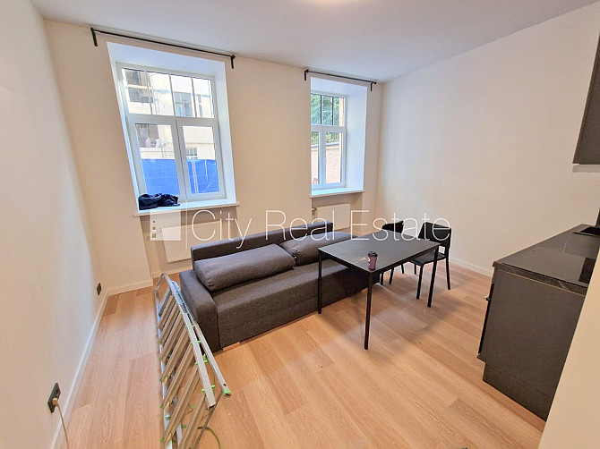 Fasādes māja, renovēta māja, slēgts pagalms, kāpņu telpa pēc kosmētiskā remonta, istabas Rīga - foto 5