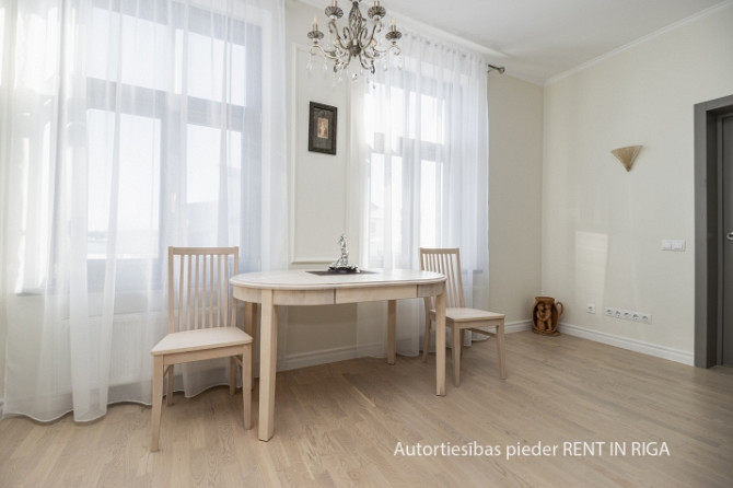 Izīrējam mājīgu, mēbelētu dzīvokli ar skatu uz Daugavu vienā no prestižākajiem rajoniem Rīga - foto 5