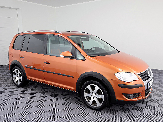 Volkswagen Touran Cross Facelift 2.0 TDI 103kW Tallina - foto 1