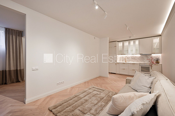 Renovēta māja, labiekārtots apzaļumots pagalms, slēgts pagalms, viena istaba izolēta, studio Rīga - foto 19