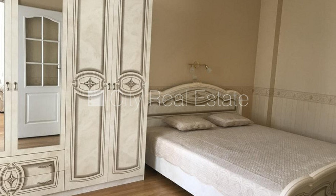 Renovēta māja, labiekārtots apzaļumots pagalms, slēgts pagalms, viena istaba izolēta, studio Rīga - foto 7