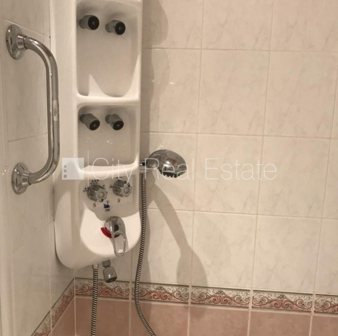 Renovēta māja, labiekārtots apzaļumots pagalms, slēgts pagalms, viena istaba izolēta, studio Rīga - foto 12
