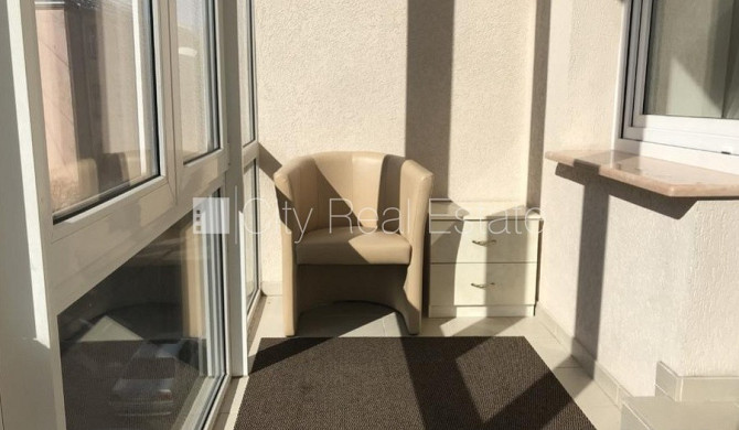 Renovēta māja, labiekārtots apzaļumots pagalms, slēgts pagalms, viena istaba izolēta, studio Rīga - foto 10