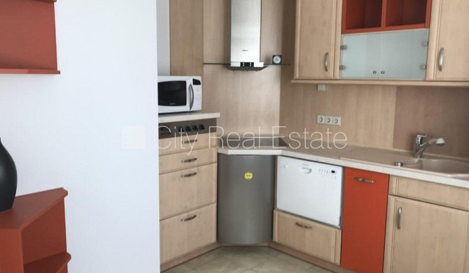 Renovēta māja, labiekārtots apzaļumots pagalms, slēgts pagalms, viena istaba izolēta, studio Rīga - foto 8