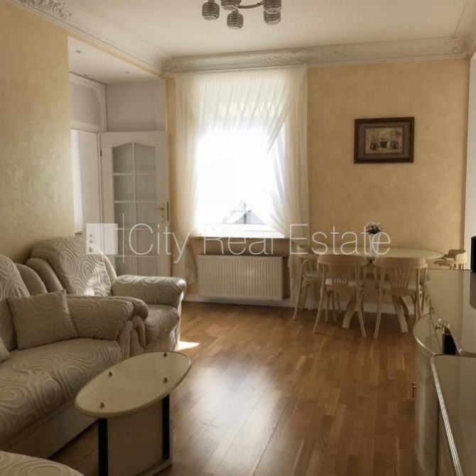 Renovēta māja, labiekārtots apzaļumots pagalms, slēgts pagalms, viena istaba izolēta, studio Rīga - foto 2