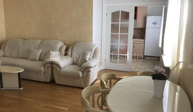 Renovēta māja, labiekārtots apzaļumots pagalms, slēgts pagalms, viena istaba izolēta, studio Rīga - foto 1