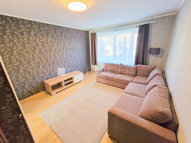 Pagalma māja, slēgts pagalms, kāpņu telpa pēc kapitālā remonta, istabas izolētas 2 gab., Rīga - foto 1