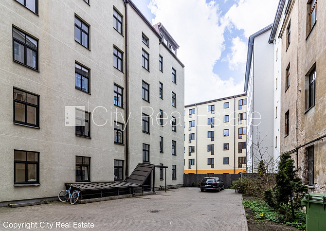 Fasādes māja, restaurēta māja, ieeja no ielas, ir lifts, logi vērsti mājas abās pusēs, Rīga - foto 18