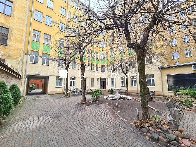Fasādes māja, renovēta māja, slēgts pagalms, iespēja nomāt autostāvvietu, ieeja no ielas, Rīga - foto 16
