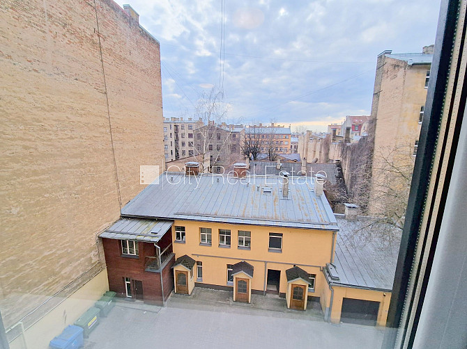 Fasādes māja, renovēta māja, labiekārtota apzaļumota teritorija, ieeja no ielas, kāpņu Rīga - foto 19