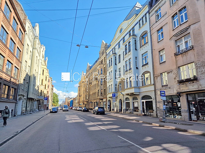 Fasādes māja, renovēta māja, labiekārtota apzaļumota teritorija, ieeja no ielas, kāpņu Rīga - foto 20