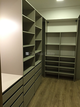 Fasādes māja, renovēta māja, labiekārtota apzaļumota teritorija, ieeja no ielas, ir lifts, Rīga - foto 14